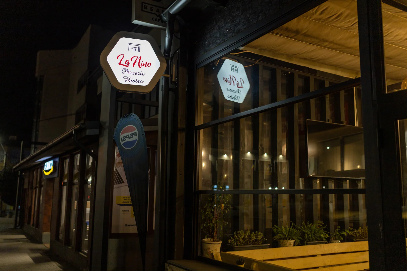 Restaurant La Nino Huedin văzut din exterior